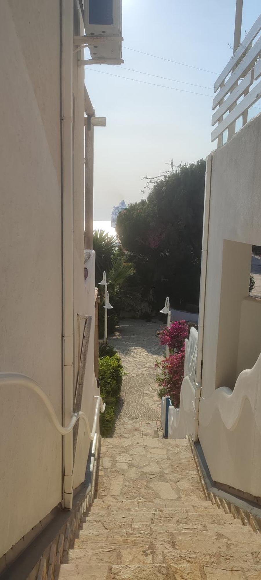 Sea Breeze Apartment Bougainville Bay ساراندا المظهر الخارجي الصورة
