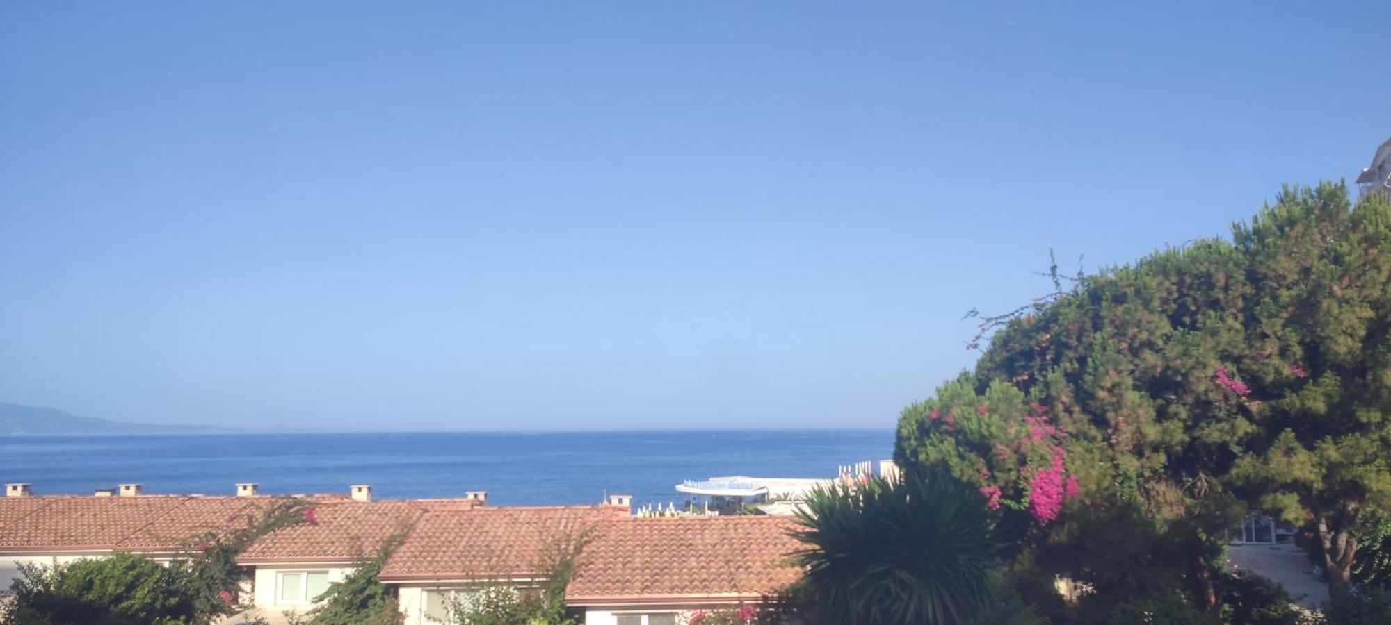 Sea Breeze Apartment Bougainville Bay ساراندا المظهر الخارجي الصورة