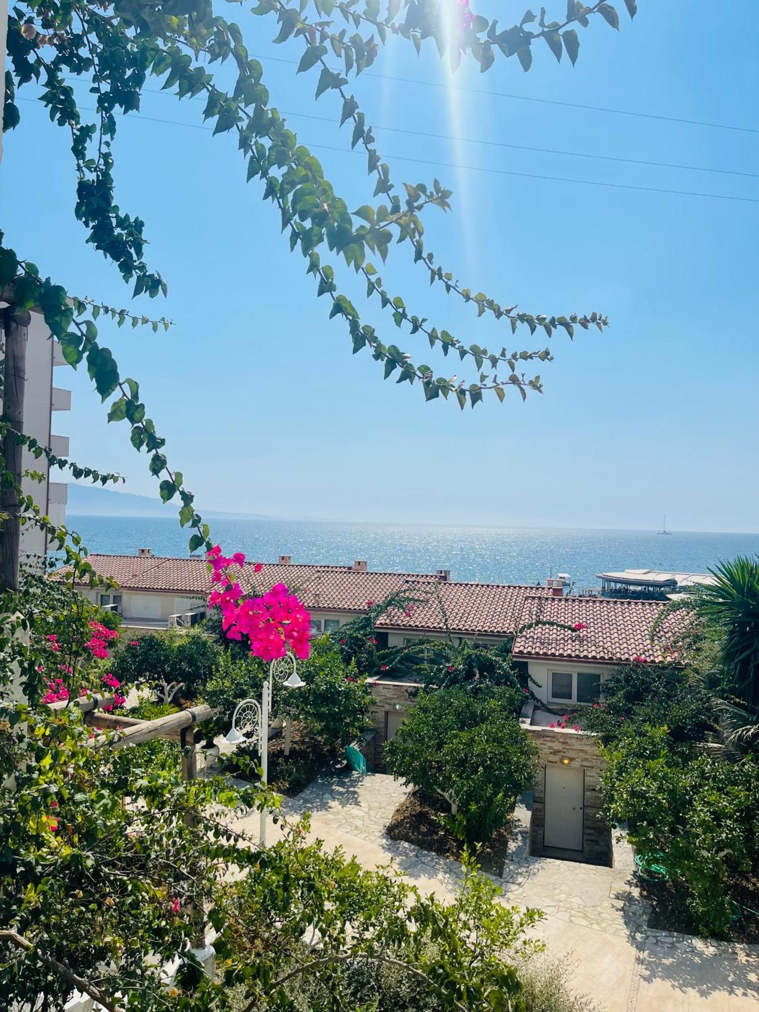 Sea Breeze Apartment Bougainville Bay ساراندا المظهر الخارجي الصورة