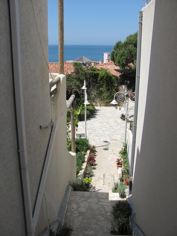 Sea Breeze Apartment Bougainville Bay ساراندا المظهر الخارجي الصورة