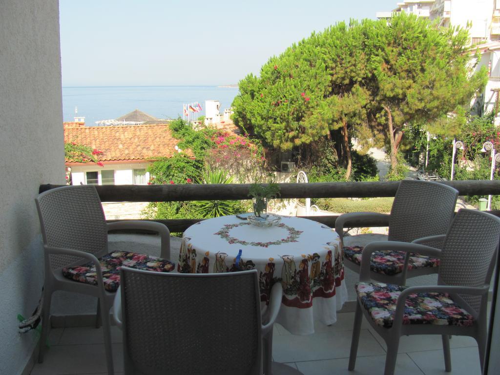 Sea Breeze Apartment Bougainville Bay ساراندا المظهر الخارجي الصورة